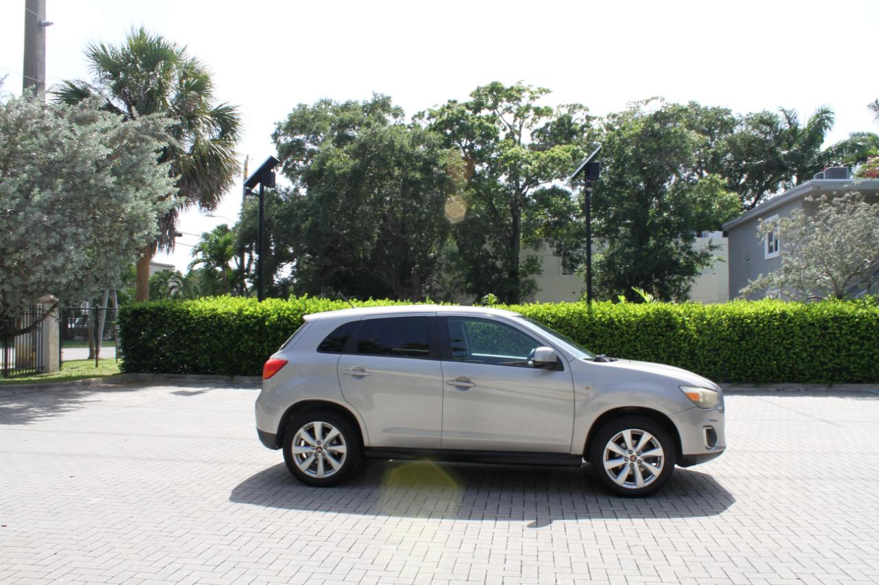 Mitsubishi Outlander Sport ES 2WD 2015
