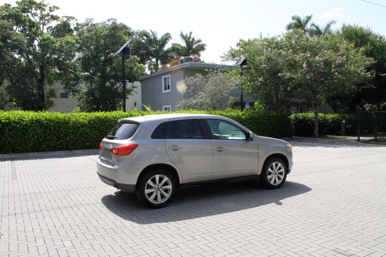 Mitsubishi Outlander Sport ES 2WD 2015