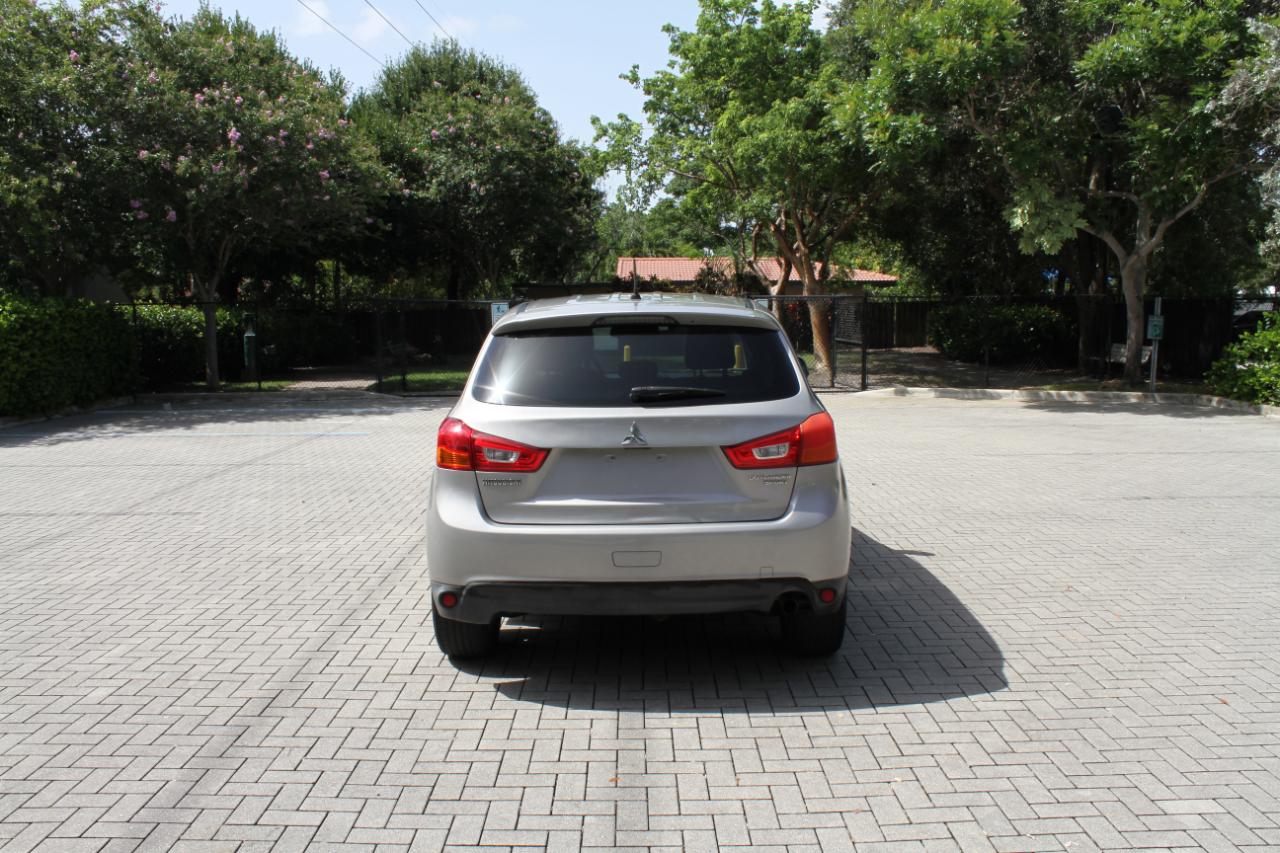 Mitsubishi Outlander Sport ES 2WD 2015