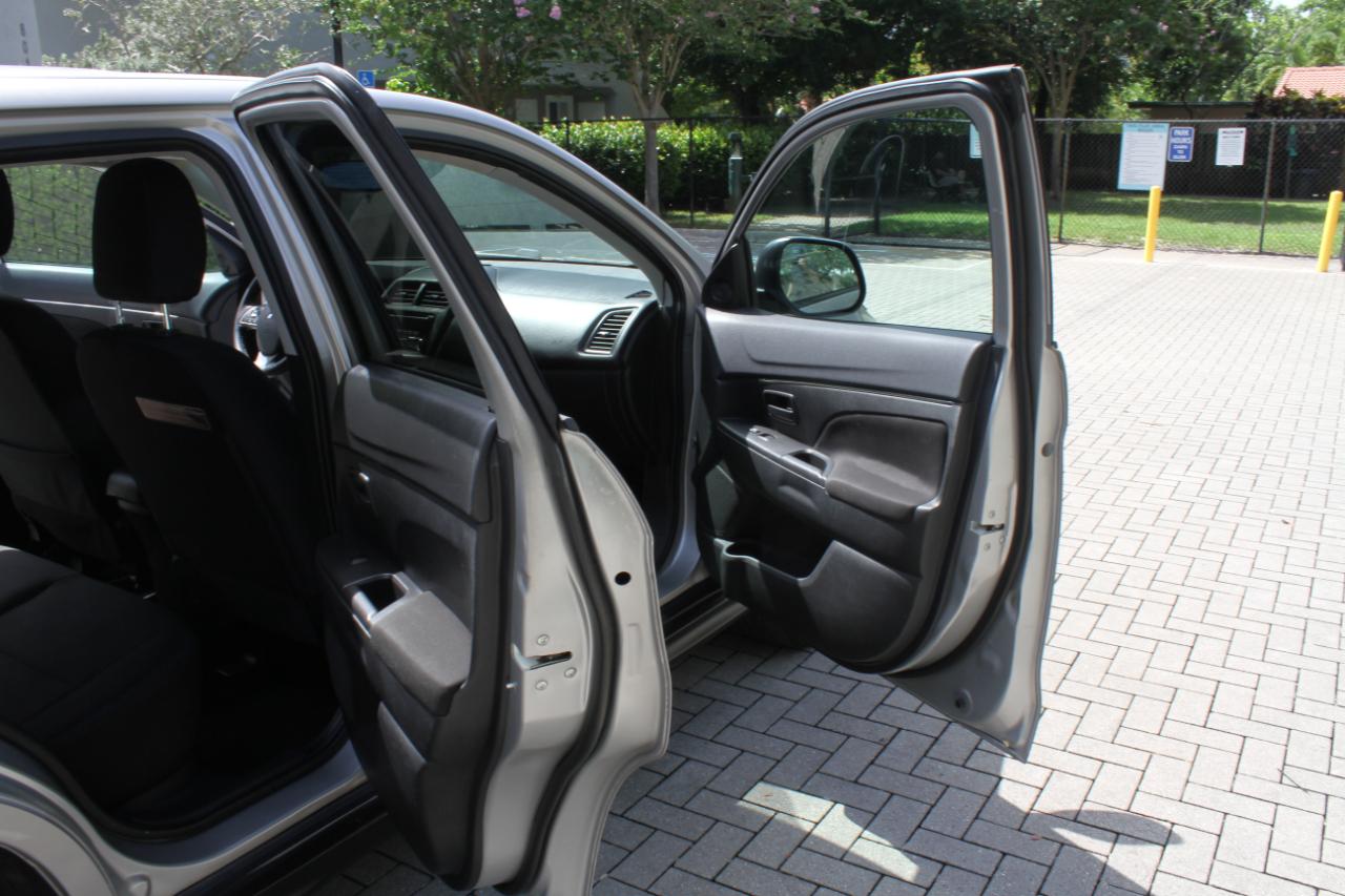 Mitsubishi Outlander Sport ES 2WD 2015