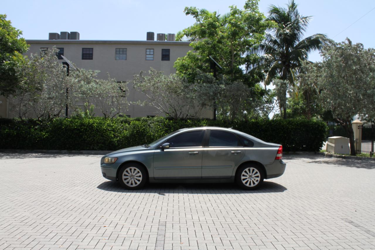 Volvo S40 (2004.5) 2.4i 2004