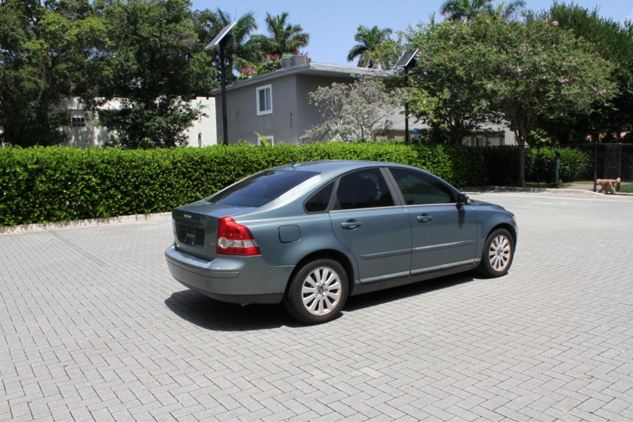 Volvo S40 (2004.5) 2.4i 2004