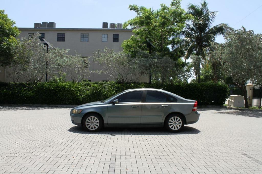 Volvo S40 (2004.5) 2.4i 2004