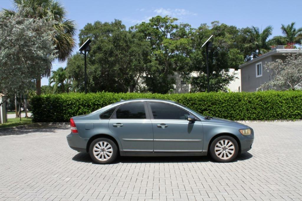 Volvo S40 (2004.5) 2.4i 2004