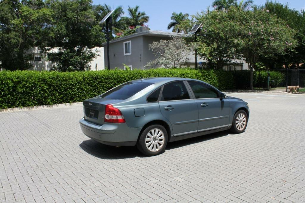 Volvo S40 (2004.5) 2.4i 2004
