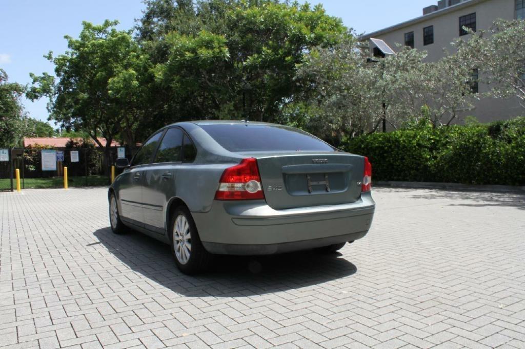 Volvo S40 (2004.5) 2.4i 2004