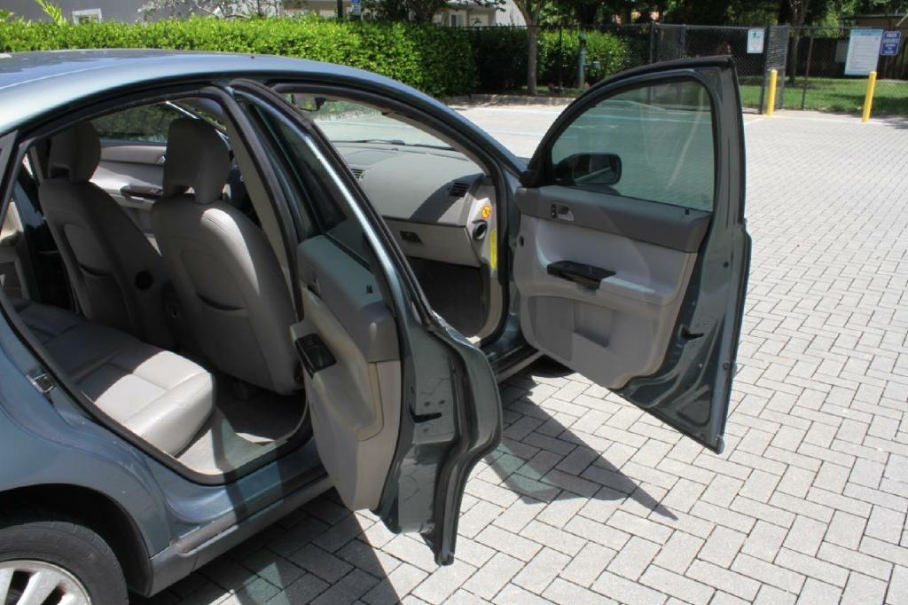 Volvo S40 (2004.5) 2.4i 2004