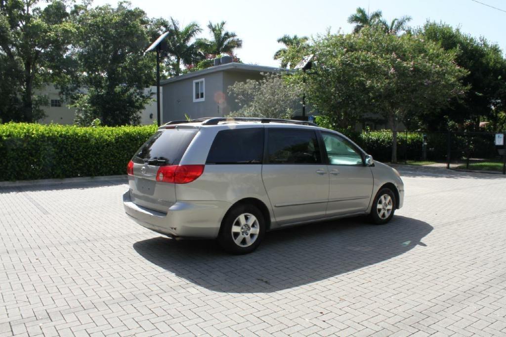 Toyota Sienna XLE Limited FWD 2008
