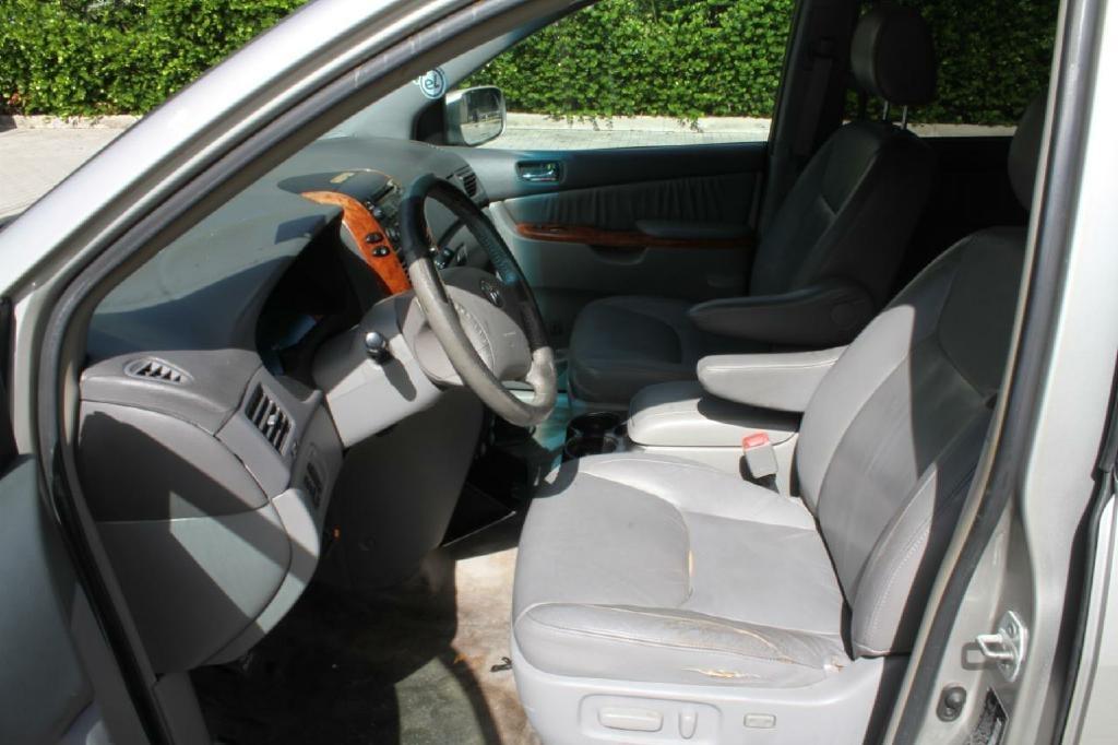Toyota Sienna XLE Limited FWD 2008