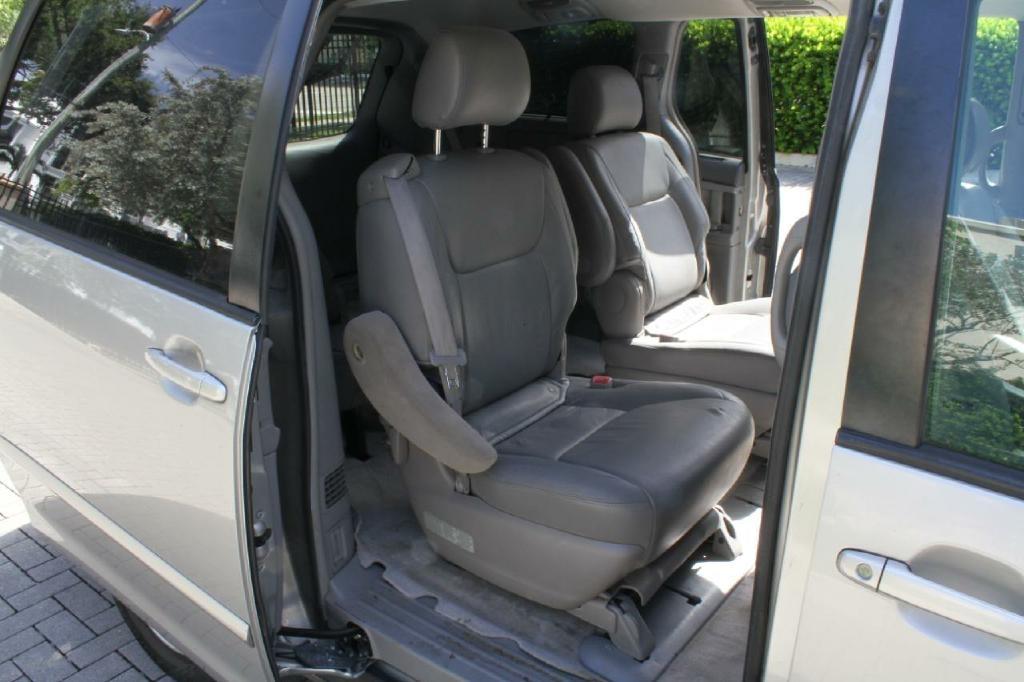 Toyota Sienna XLE Limited FWD 2008