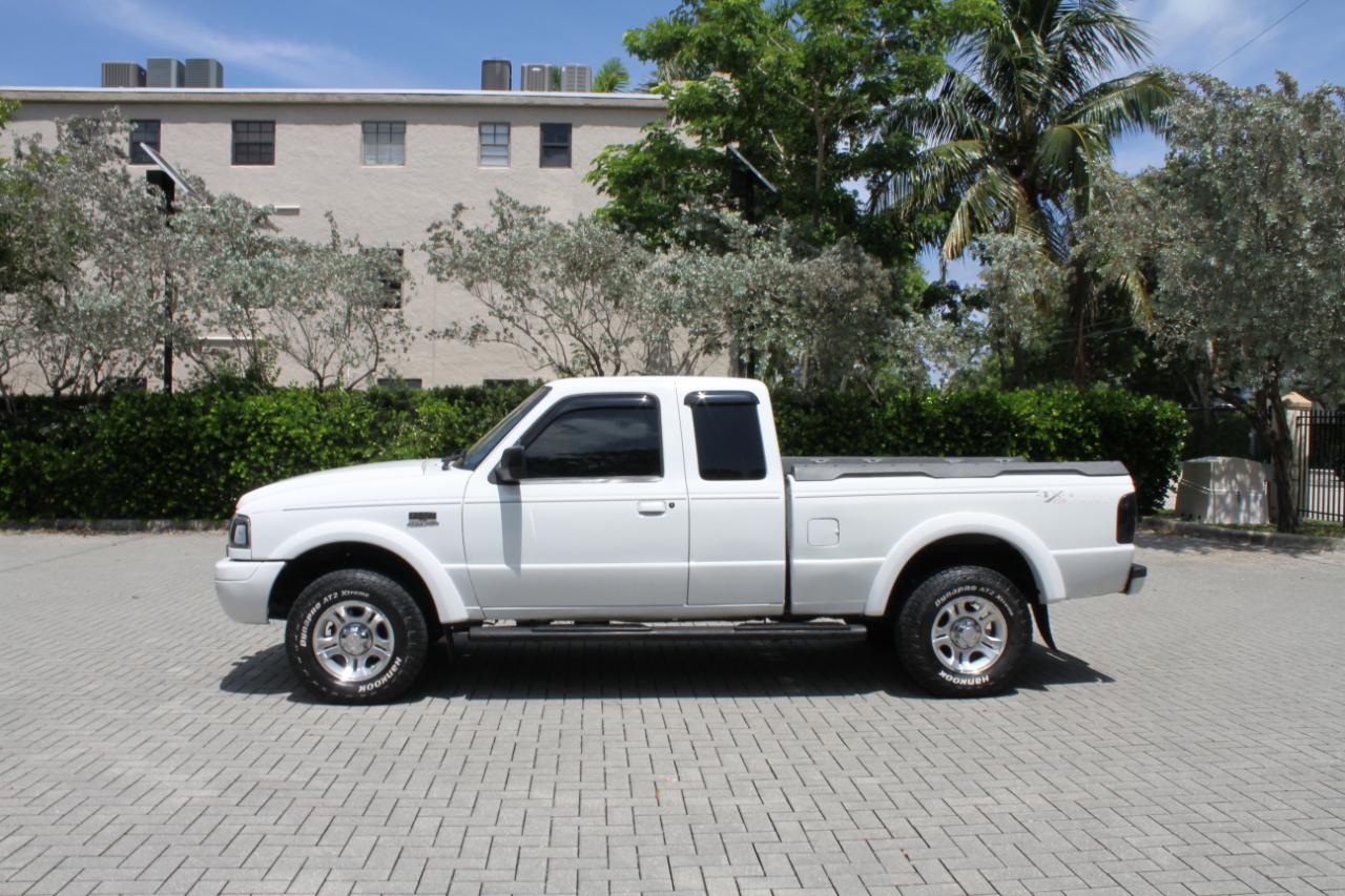 Mazda B-Series B3000 SE Cab Plus 2WD 2001