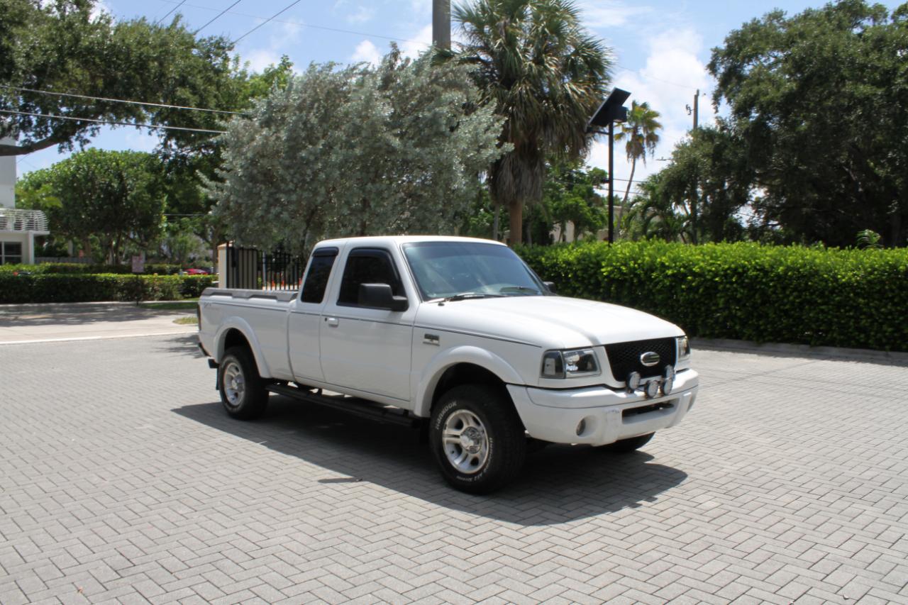 Mazda B-Series B3000 SE Cab Plus 2WD 2001