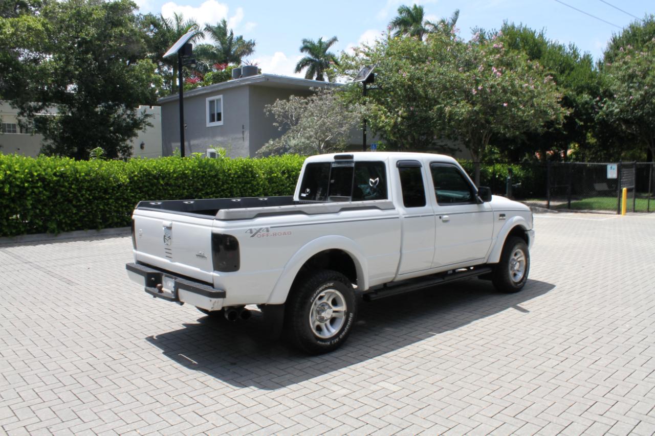 Mazda B-Series B3000 SE Cab Plus 2WD 2001