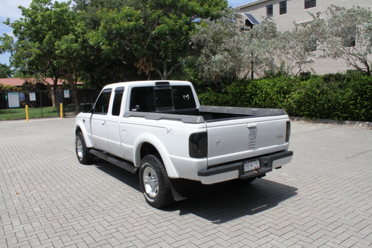 Mazda B-Series B3000 SE Cab Plus 2WD 2001