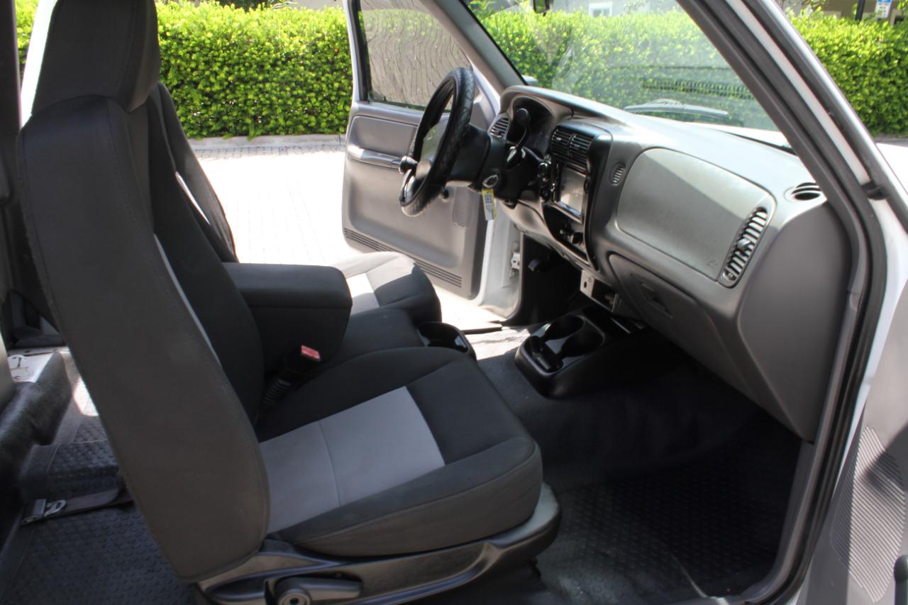 Mazda B-Series B3000 SE Cab Plus 2WD 2001