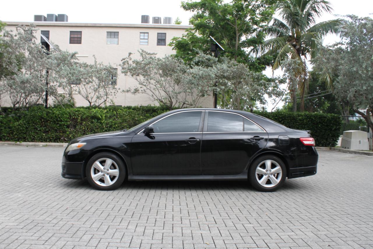 Toyota Camry SE 4D Sedan 2011