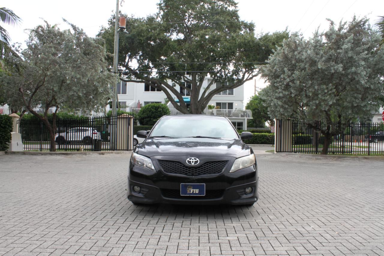 Toyota Camry SE 4D Sedan 2011