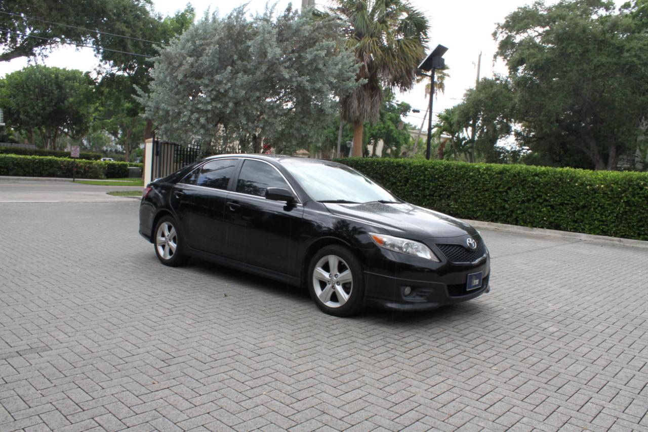 Toyota Camry SE 4D Sedan 2011