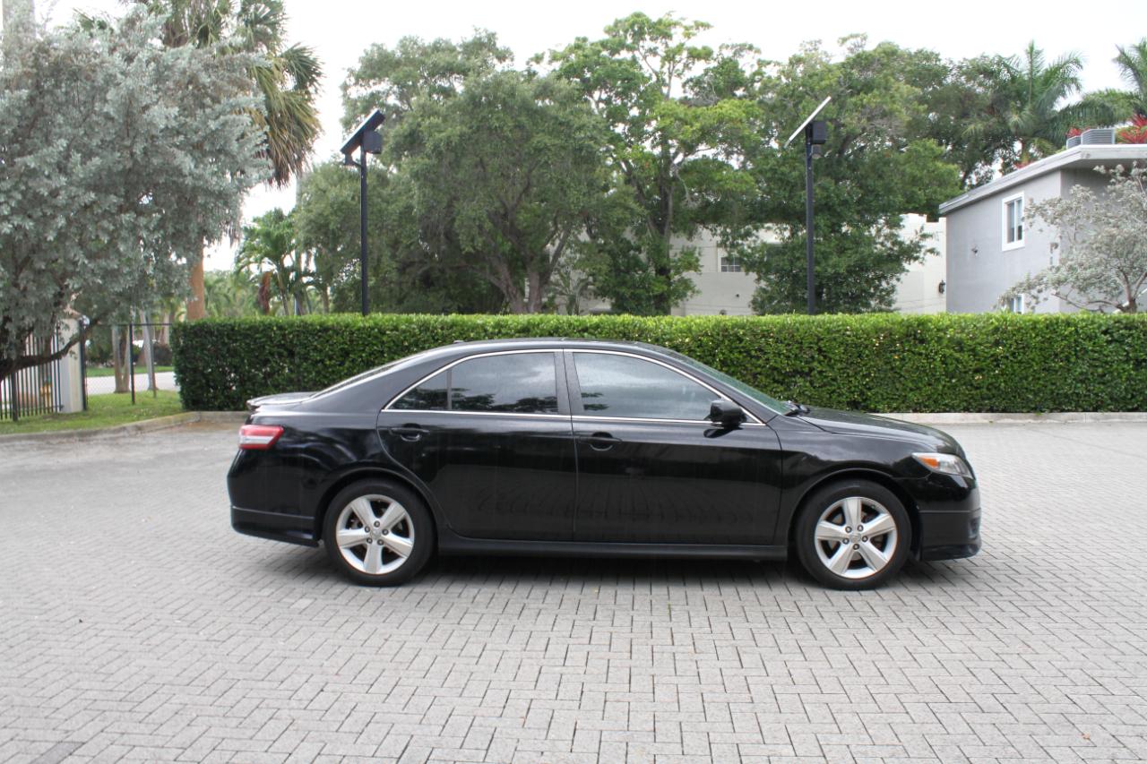 Toyota Camry SE 4D Sedan 2011