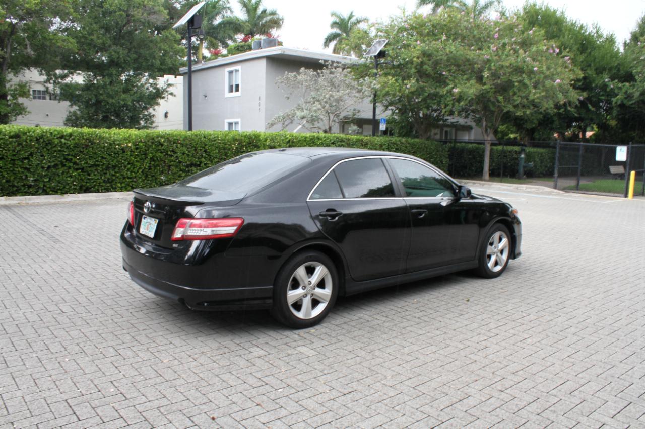 Toyota Camry SE 4D Sedan 2011