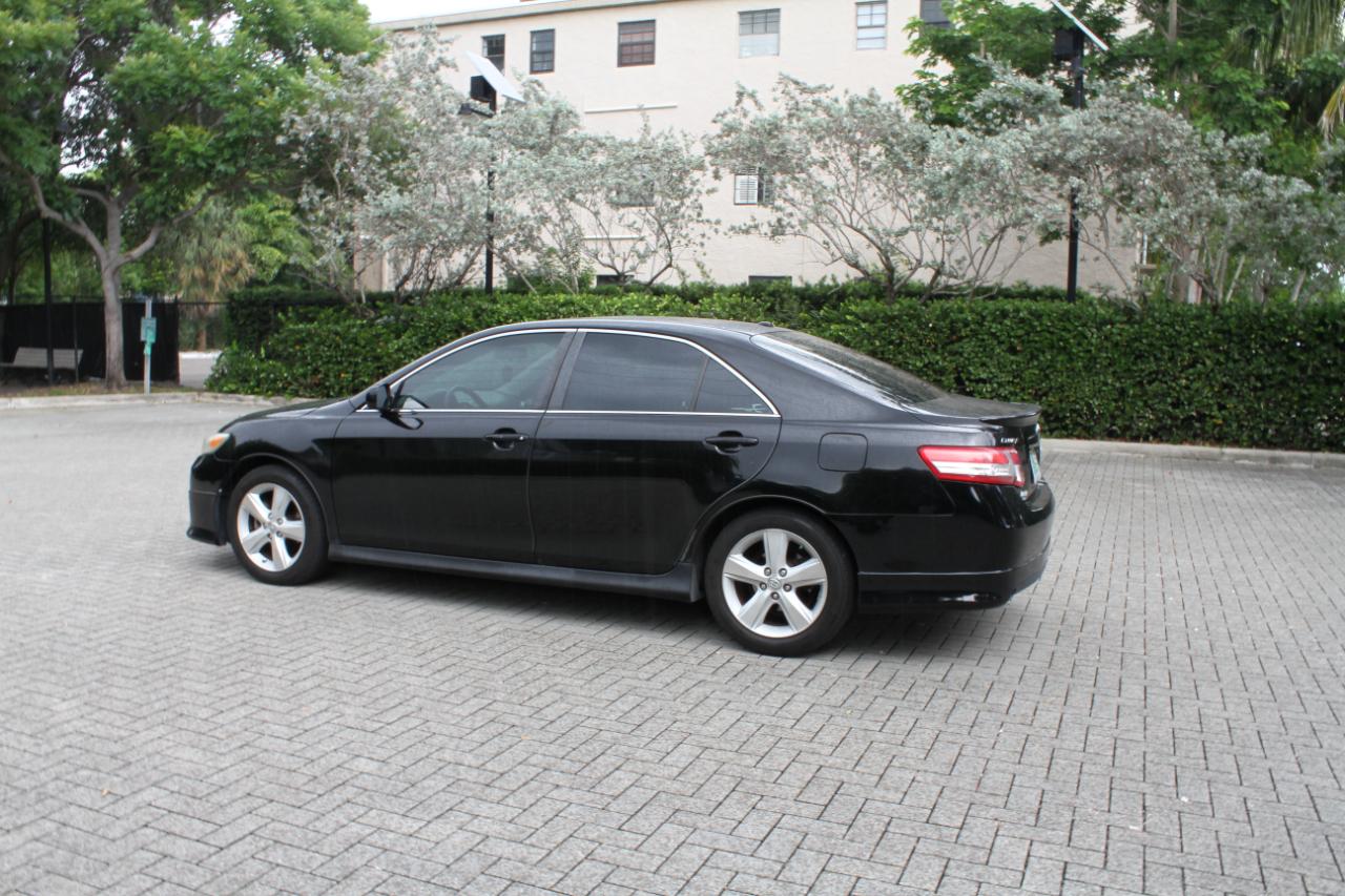 Toyota Camry SE 4D Sedan 2011
