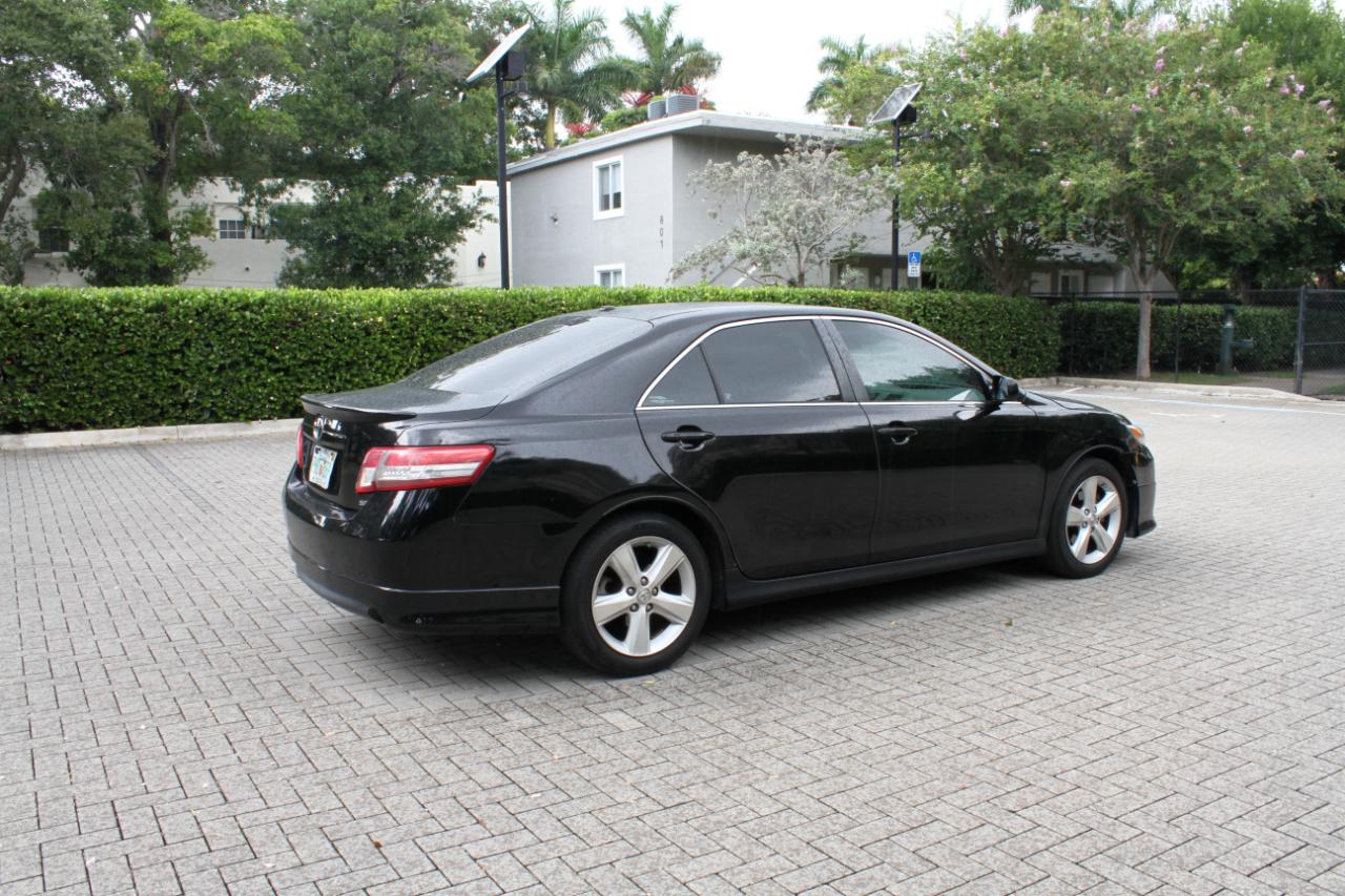 Toyota Camry SE 4D Sedan 2011