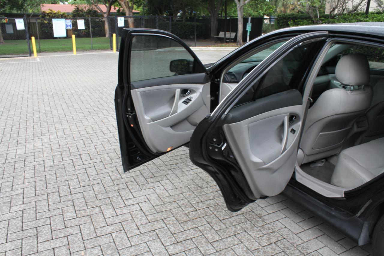 Toyota Camry SE 4D Sedan 2011