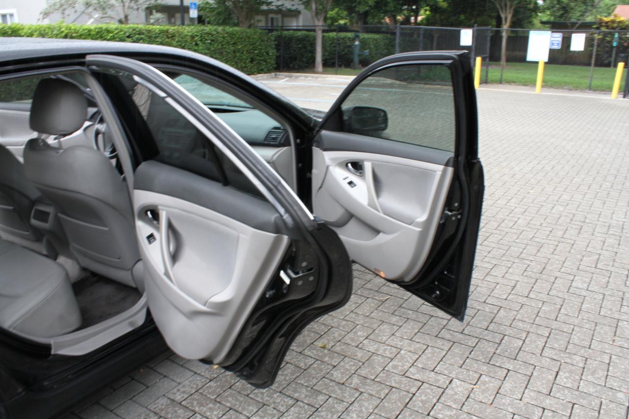 Toyota Camry SE 4D Sedan 2011