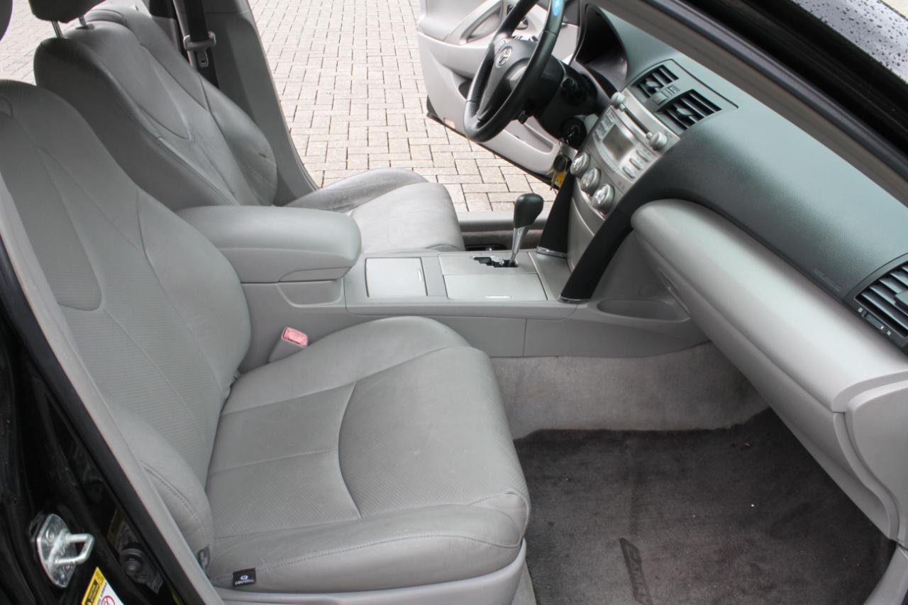 Toyota Camry SE 4D Sedan 2011