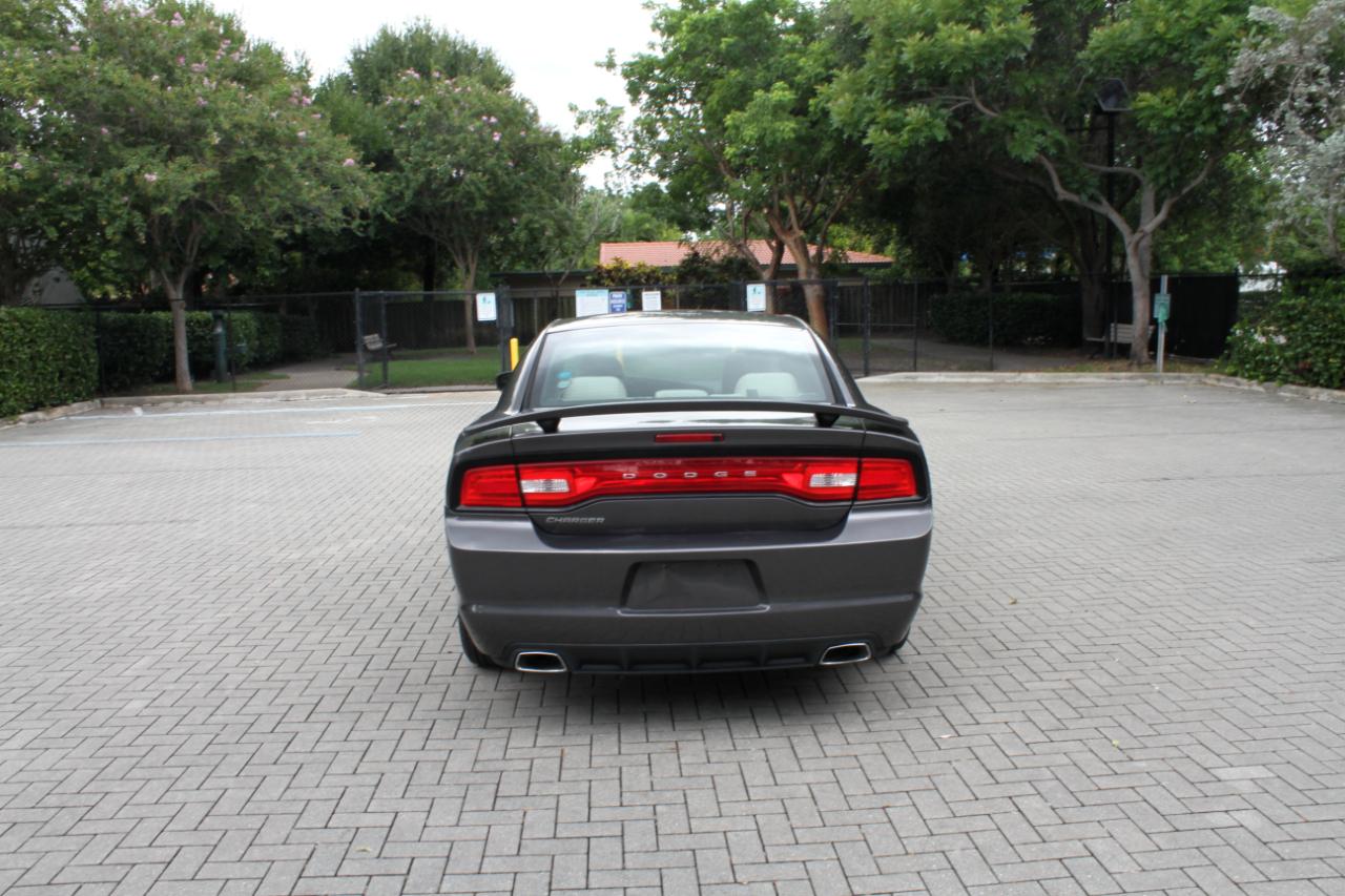 Dodge Charger SE 2014