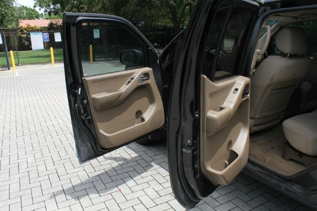 Nissan Frontier SE Crew Cab 4WD 2005