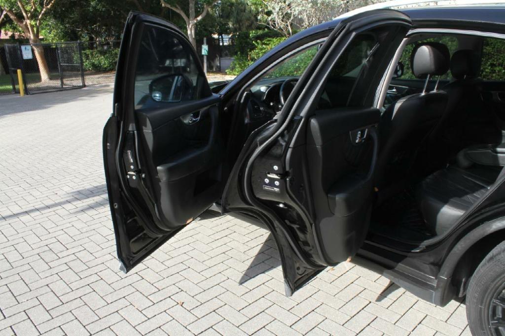 Infiniti FX FX35 2WD 2011