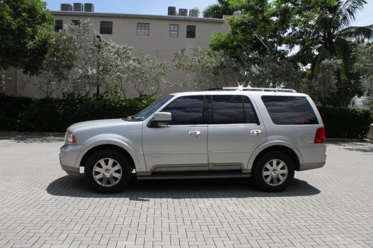 Lincoln Navigator Luxury 2WD 2004