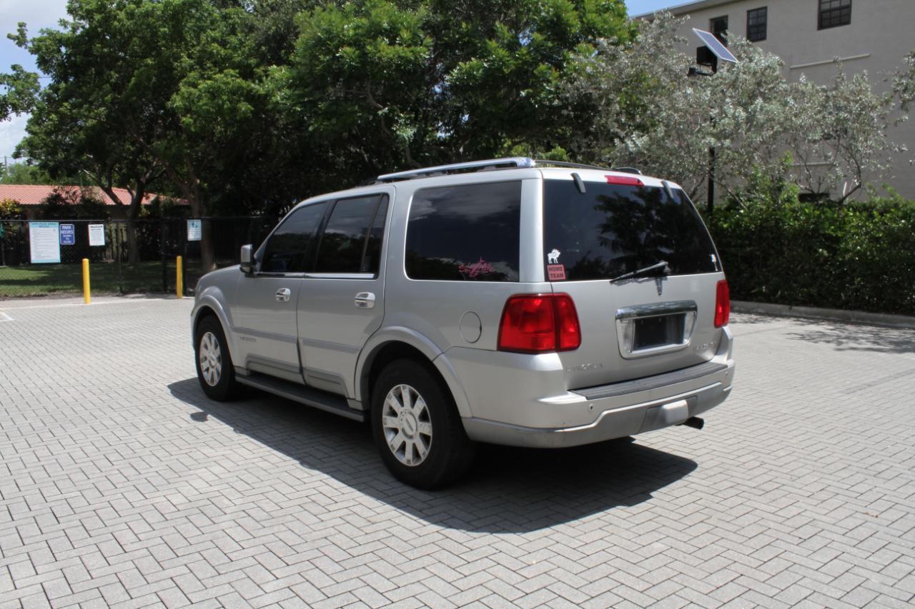 Lincoln Navigator Luxury 2WD 2004