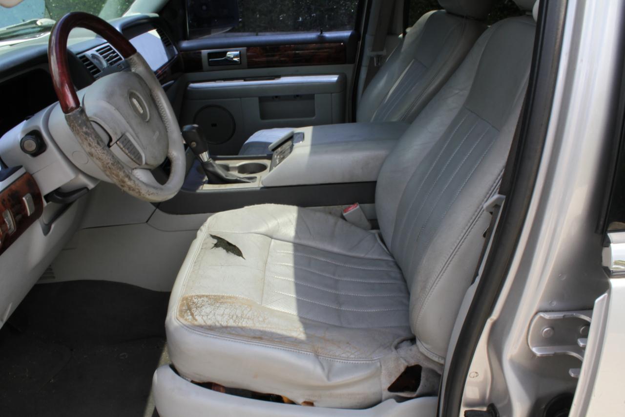 Lincoln Navigator Luxury 2WD 2004