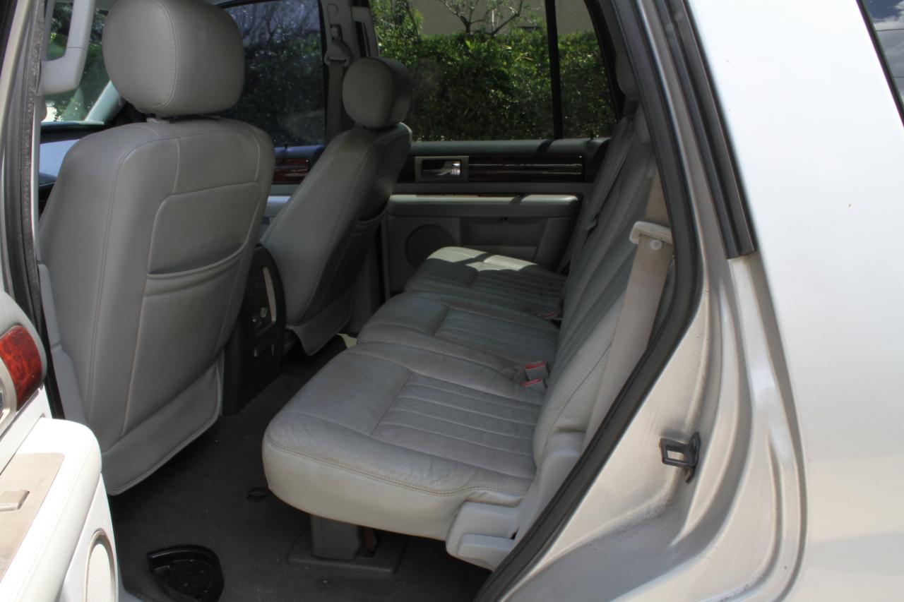 Lincoln Navigator Luxury 2WD 2004