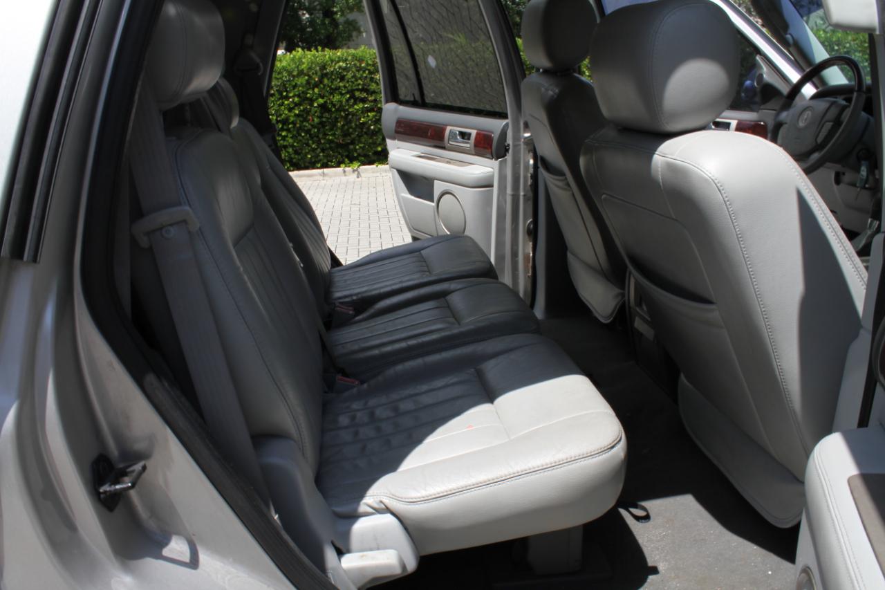 Lincoln Navigator Luxury 2WD 2004