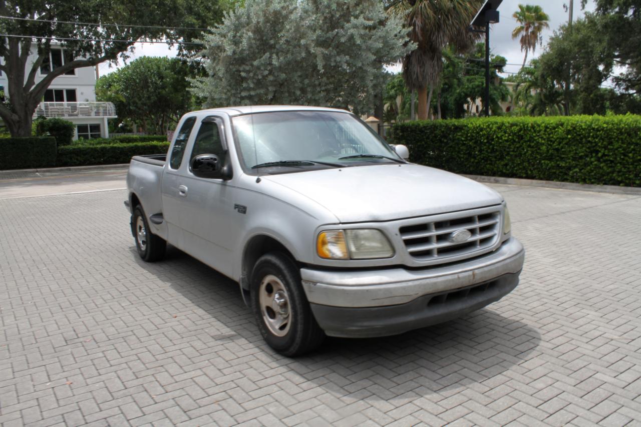 Ford F-150 XL SuperCab Flareside 2WD 2002
