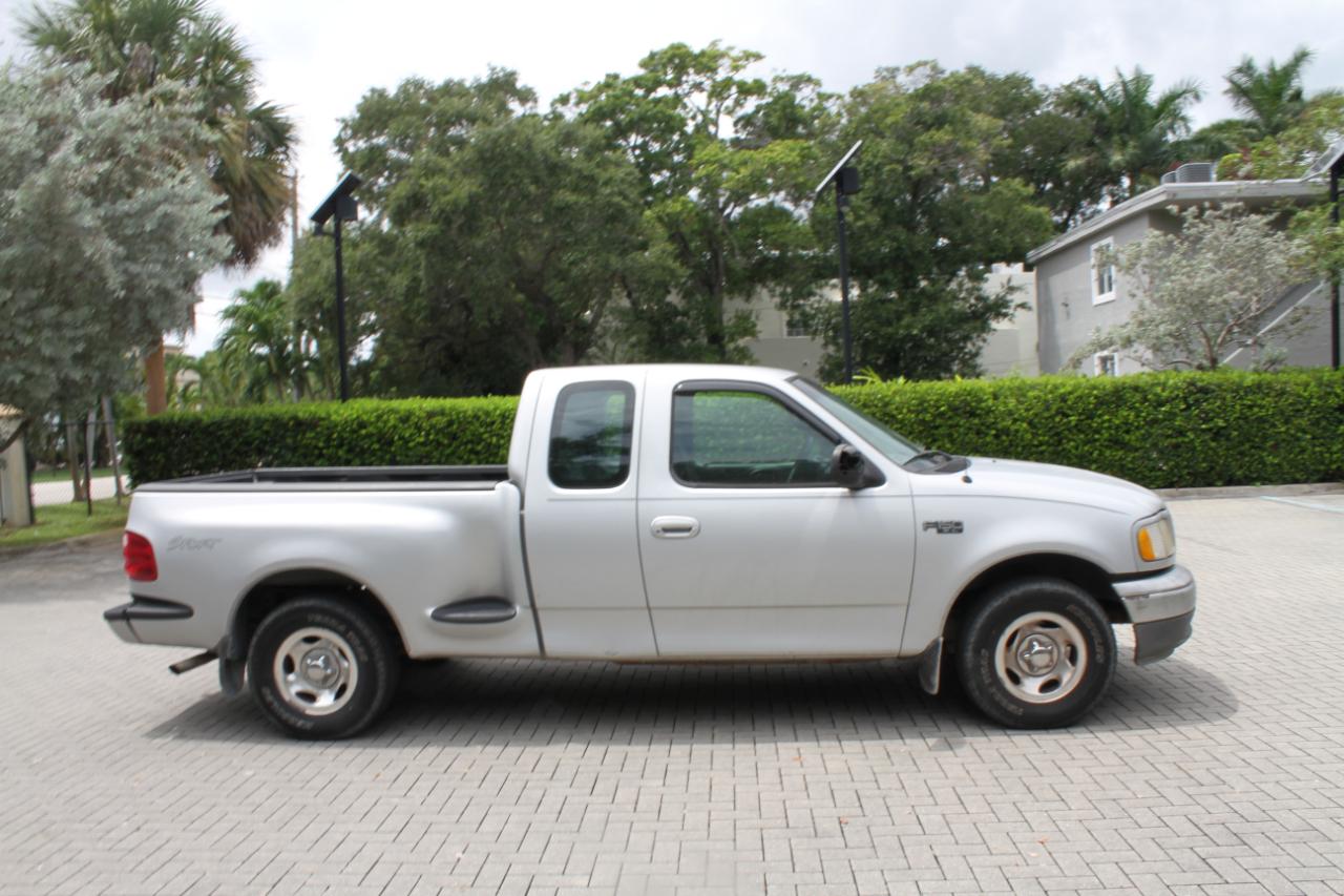 Ford F-150 XL SuperCab Flareside 2WD 2002