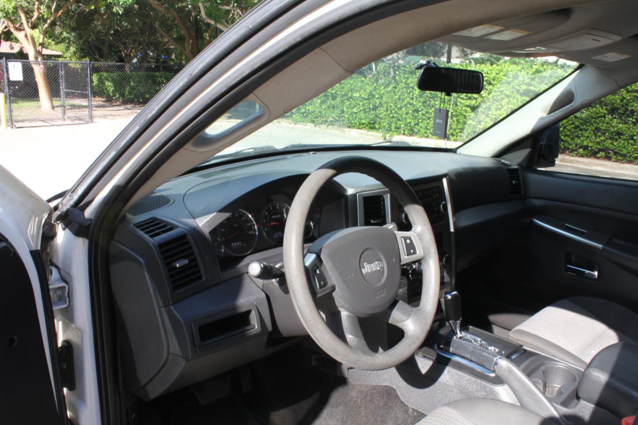 Jeep Grand Cherokee Laredo 2WD 2009