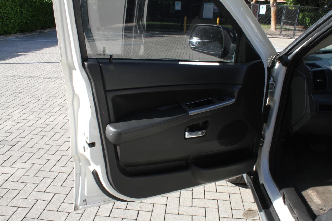 Jeep Grand Cherokee Laredo 2WD 2009