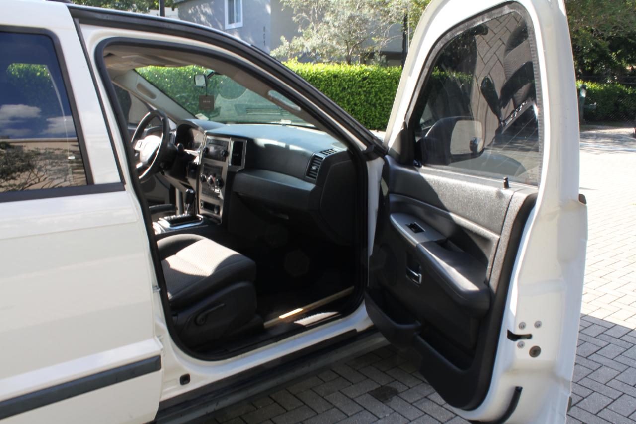 Jeep Grand Cherokee Laredo 2WD 2009