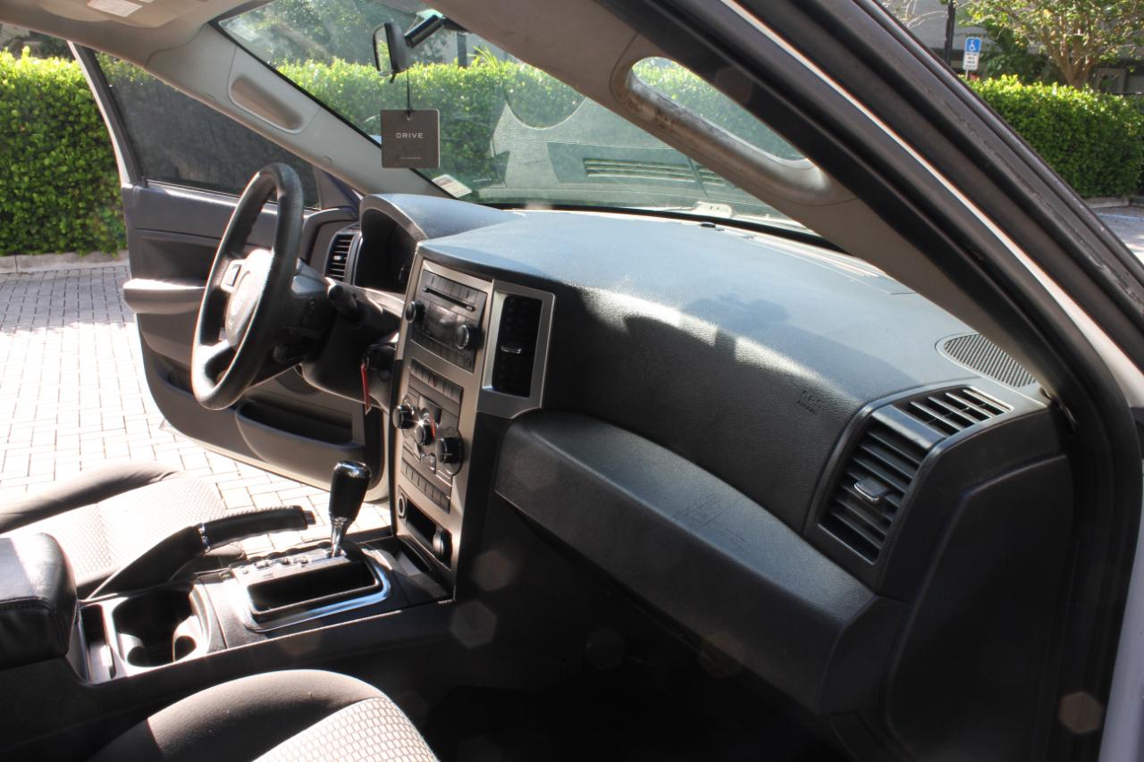 Jeep Grand Cherokee Laredo 2WD 2009