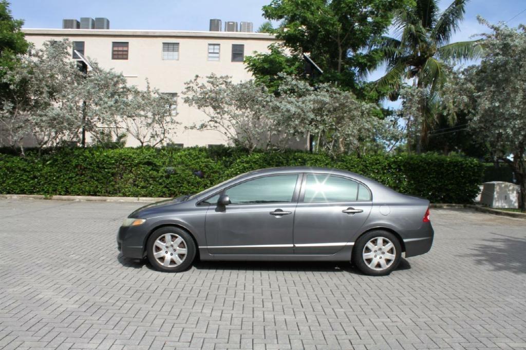 Honda Civic LX Sedan 5-Speed AT 2009
