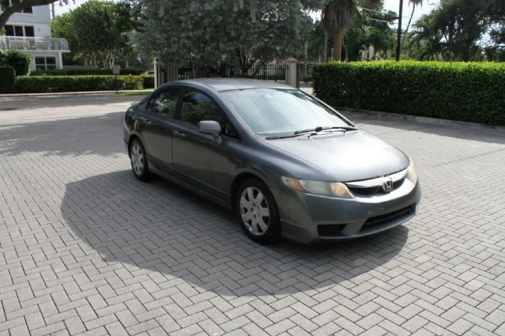 Honda Civic LX Sedan 5-Speed AT 2009