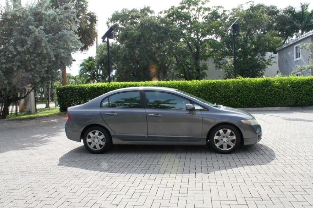 Honda Civic LX Sedan 5-Speed AT 2009