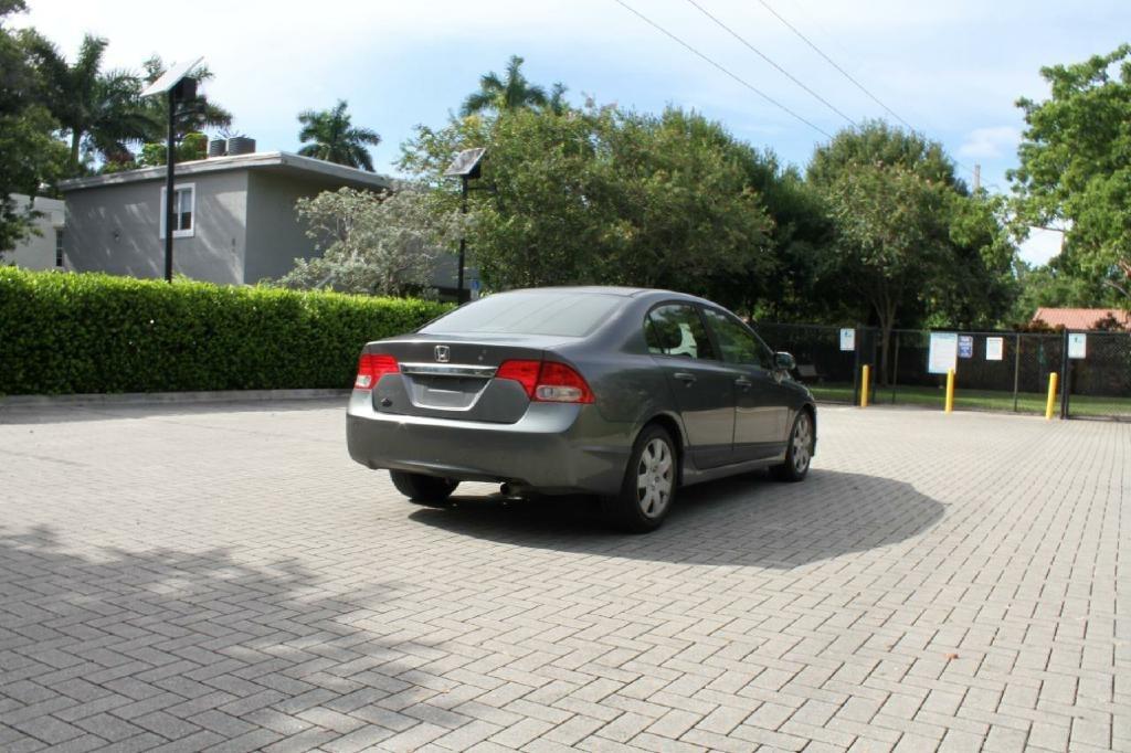 Honda Civic LX Sedan 5-Speed AT 2009
