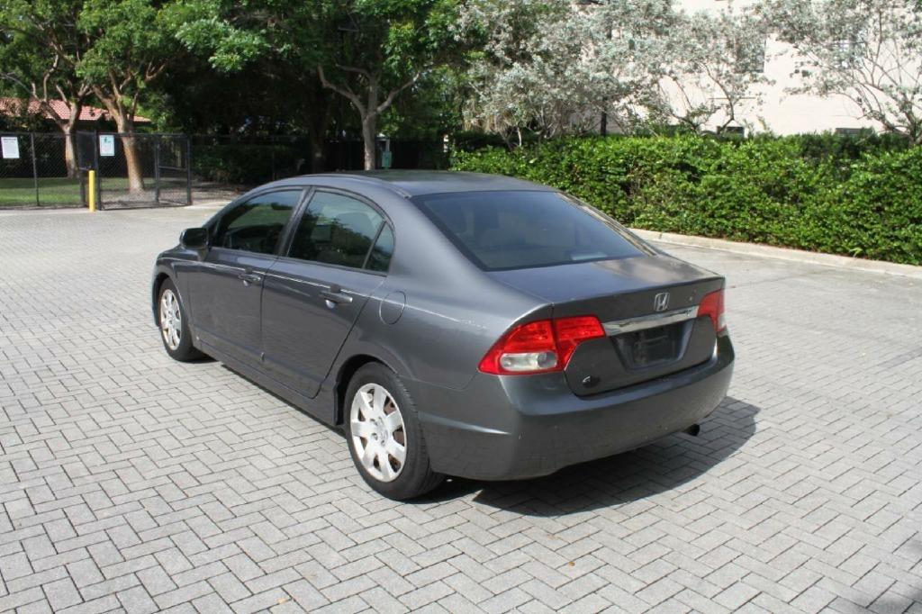 Honda Civic LX Sedan 5-Speed AT 2009
