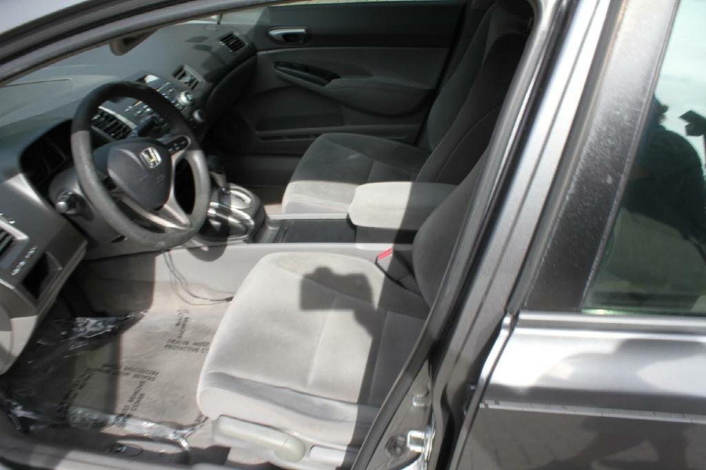 Honda Civic LX Sedan 5-Speed AT 2009
