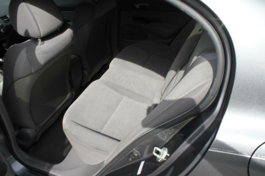 Honda Civic LX Sedan 5-Speed AT 2009